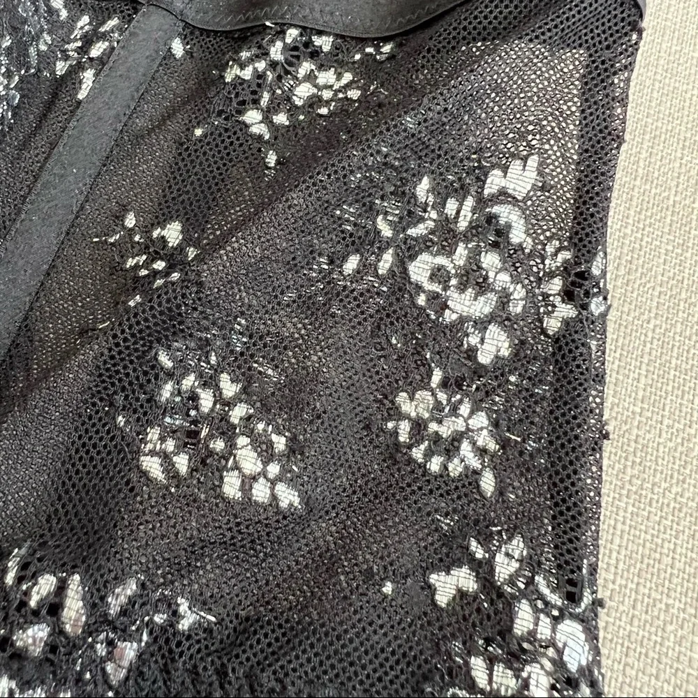 VICTORIA’S SECRET* Lace corset with silver details - Picture 8 of 10